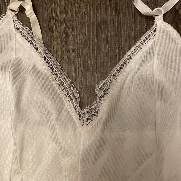 Thrifted white lace shirt - Picture 3 of 3